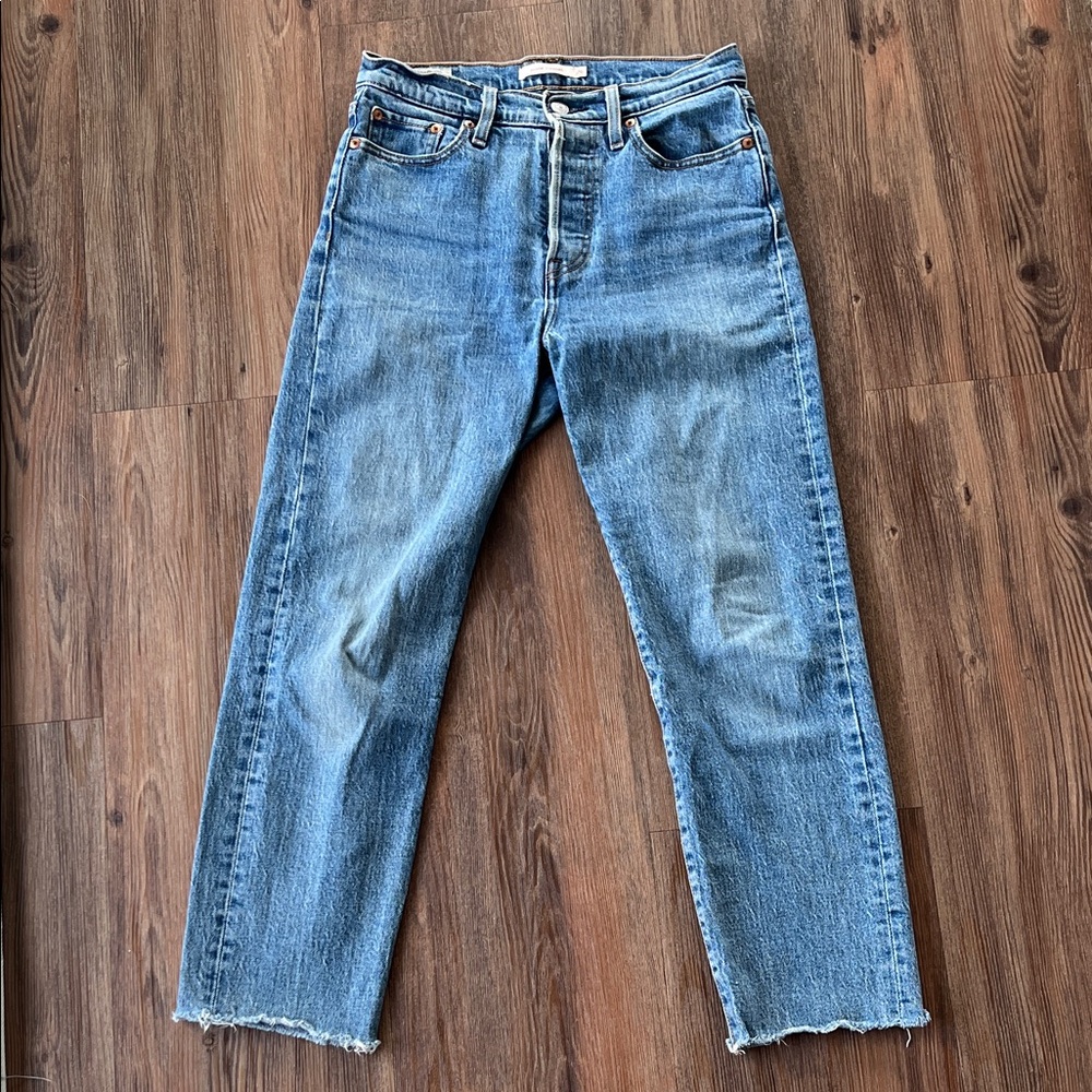 Levi’s Premium Wedgie Straight Blue Denim Jeans Size 26 crop high rise buttonfly